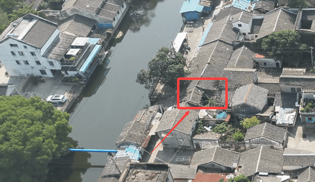 始建于明清时期的古建筑屋顶损坏